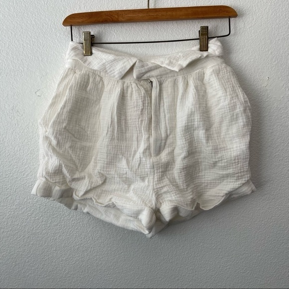 Camila Coelho Bebbe Shorts in White Gauze Look Cuffed Hem Rolled Waistband - Picture 2 of 11